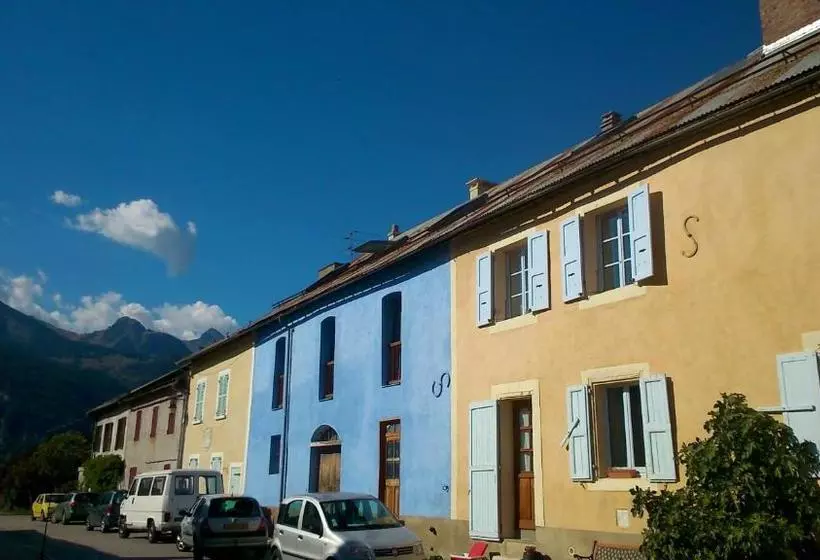 Hotelli Hôtel Restaurant Gîtes Les 5 Saisons