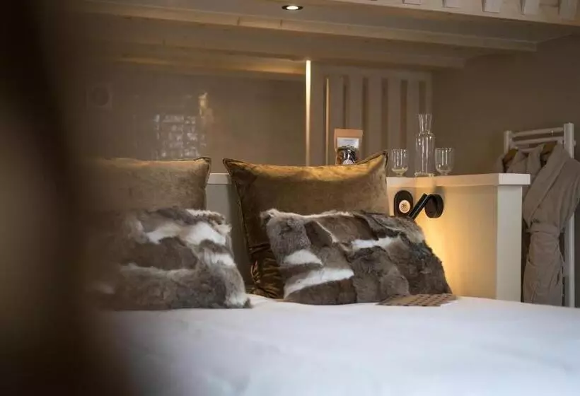 هتل Hôtel Restaurant La Ferme De Cupelin