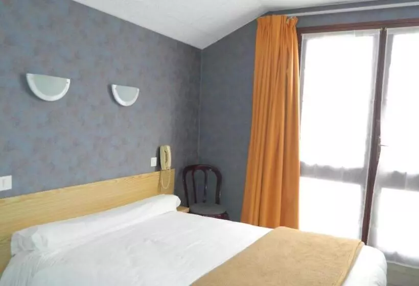 ホテル Logis Hôtel L Elancèze