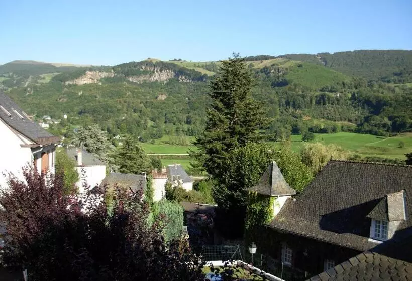 ホテル Logis Hôtel L Elancèze