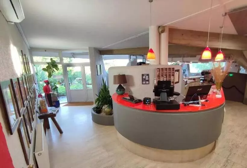 هتل Les Gravades Ussel