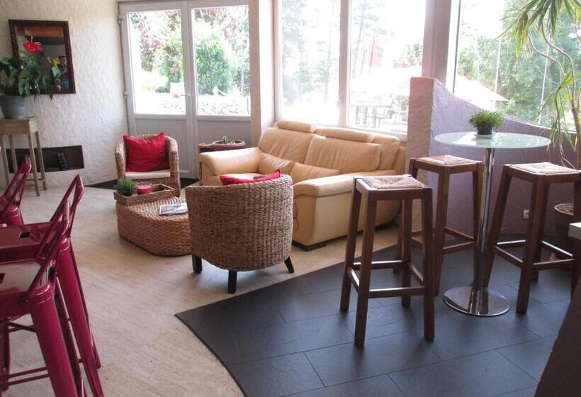 Отель Les Gravades Ussel