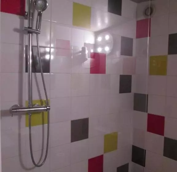 هتل Les Gravades Ussel