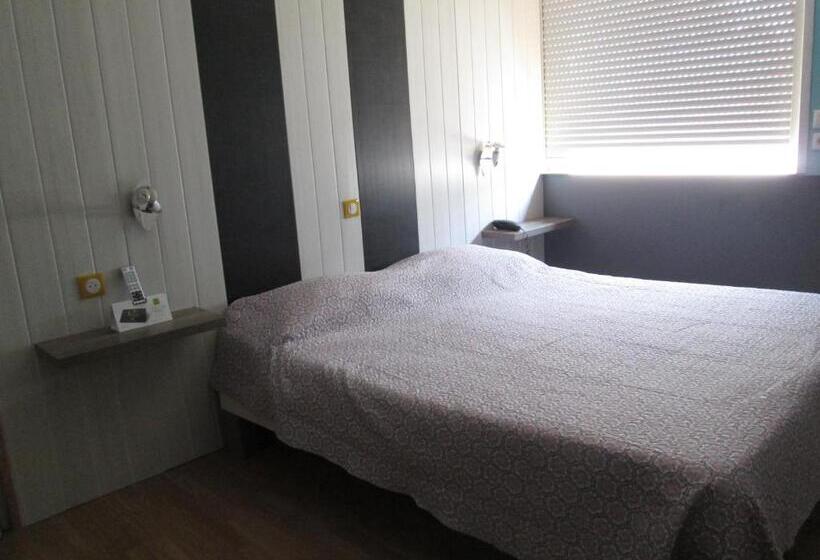 Отель Les Gravades Ussel