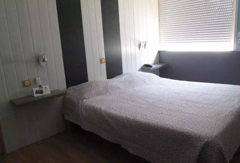 هتل Les Gravades Ussel