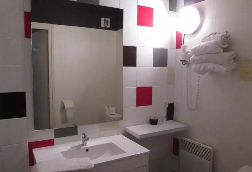 هتل Les Gravades Ussel