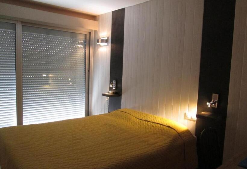 Отель Les Gravades Ussel