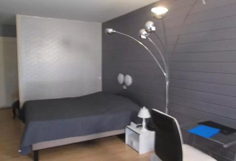 هتل Les Gravades Ussel