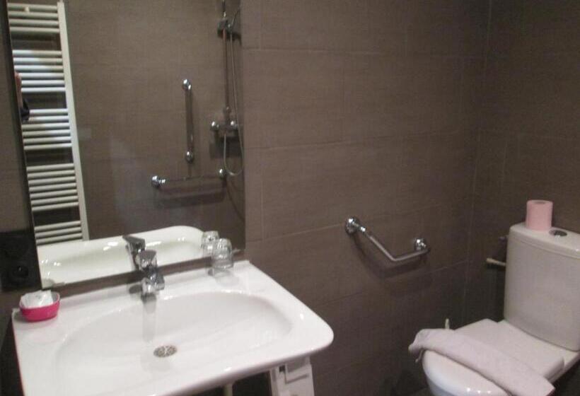 Отель Les Gravades Ussel