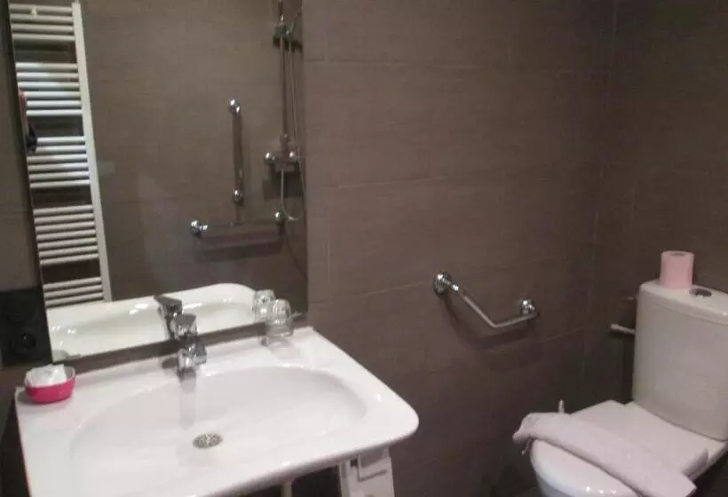 هتل Les Gravades Ussel