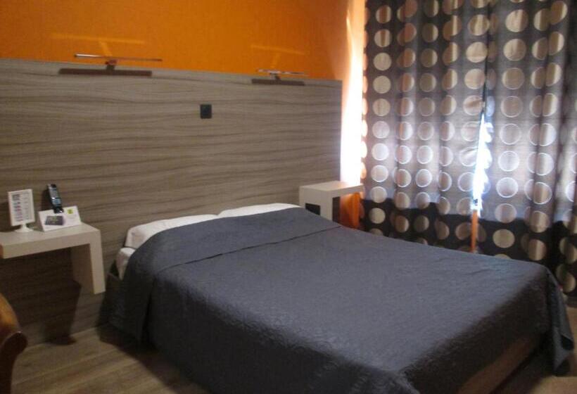 Отель Les Gravades Ussel