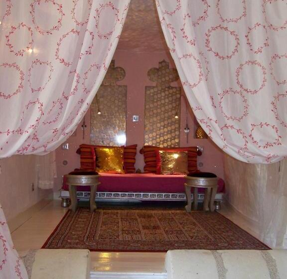 ホテル Logis Hôtels Troglododo