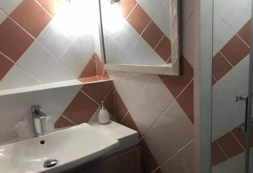 هتل Logis Hôtels Troglododo