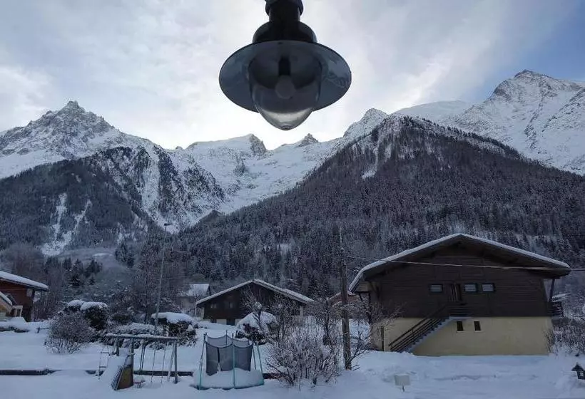 تختخواب و صبحانه Chalet De Pascaline