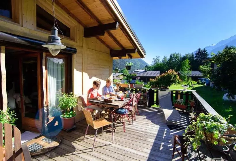تختخواب و صبحانه Chalet De Pascaline