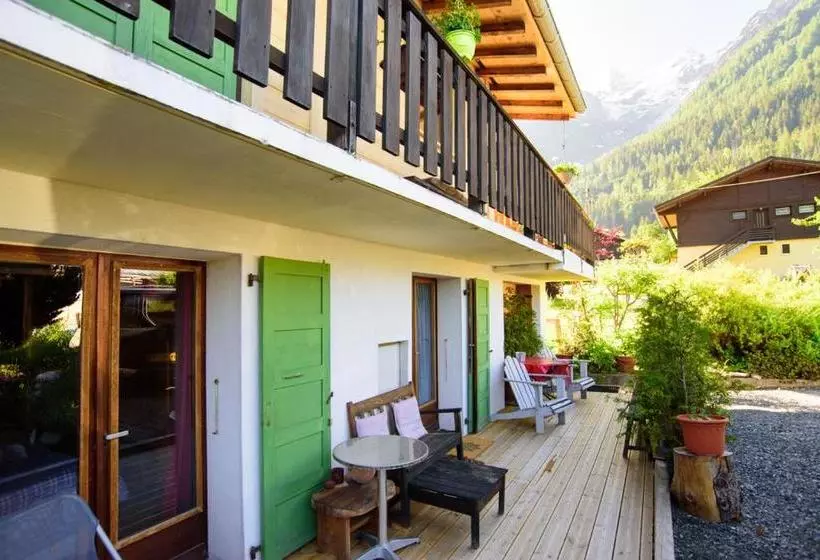 تختخواب و صبحانه Chalet De Pascaline