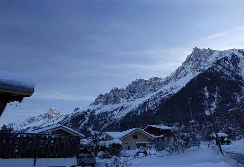 تختخواب و صبحانه Chalet De Pascaline