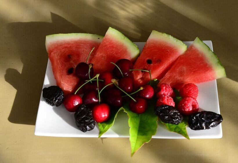 مبيت وإفطار Les Demoiselles De Ladoix