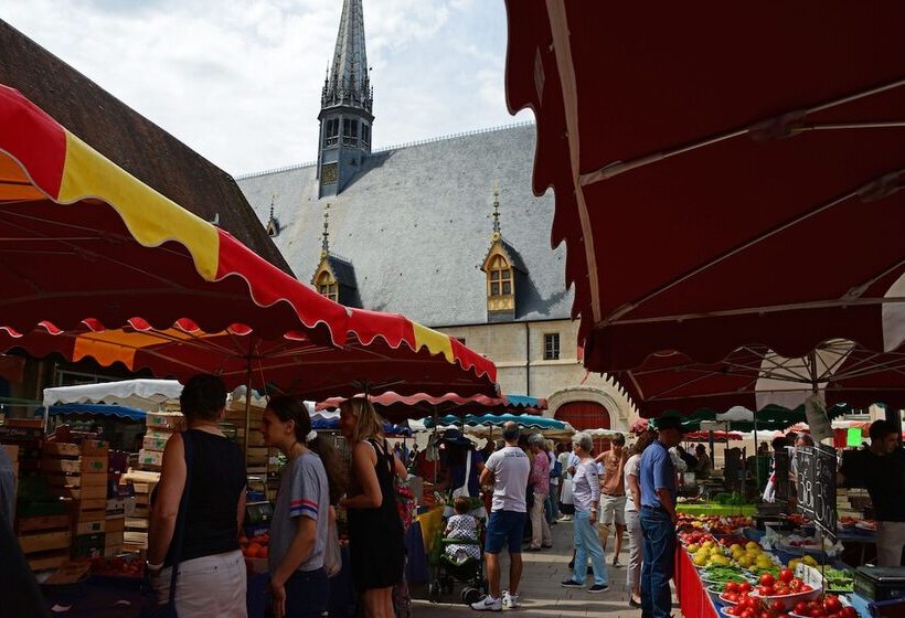 مبيت وإفطار Les Demoiselles De Ladoix