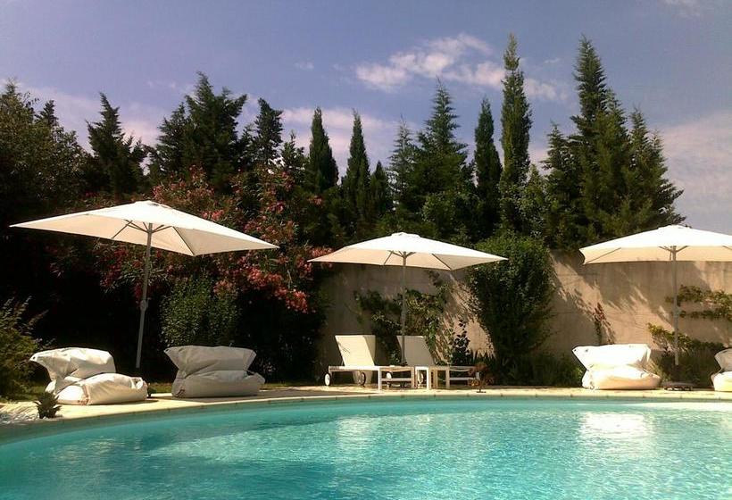 Le Mas De La Treille Bed & Breakfast