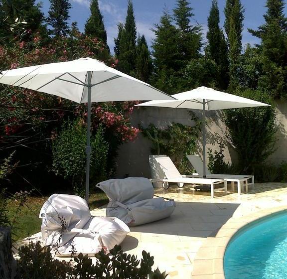 Le Mas De La Treille Bed & Breakfast