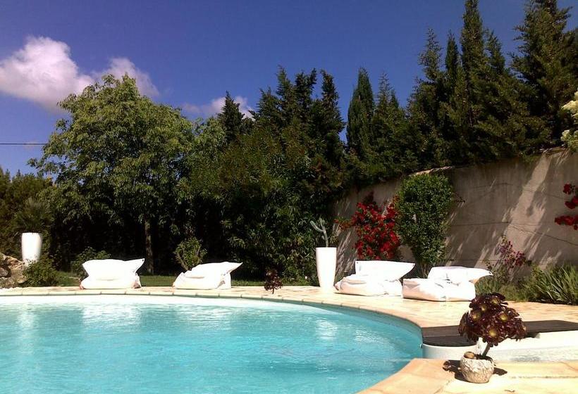 Le Mas De La Treille Bed & Breakfast