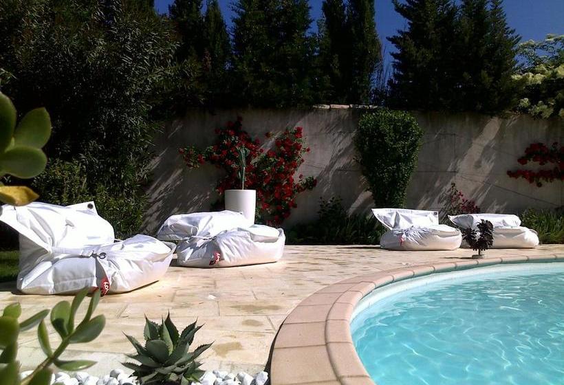 Le Mas De La Treille Bed & Breakfast