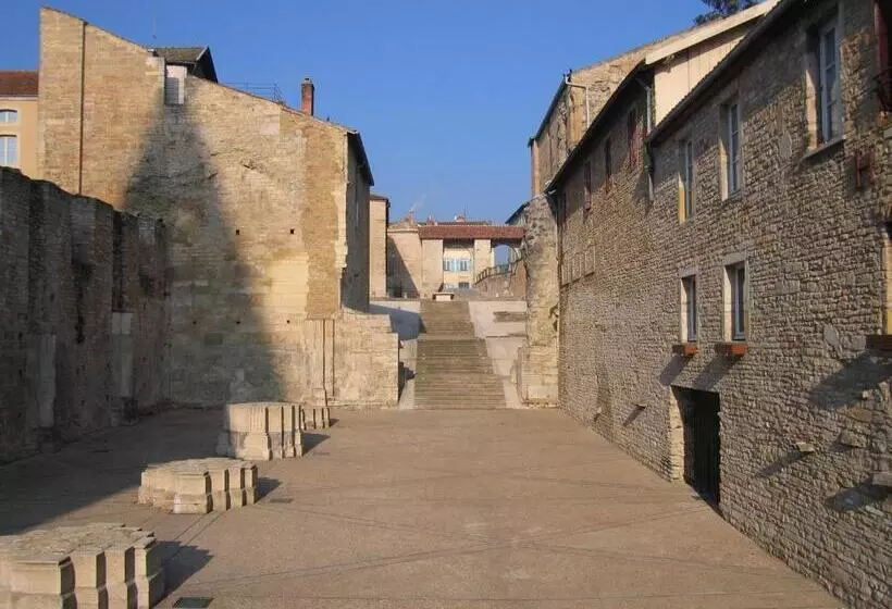 هتل De Bourgogne