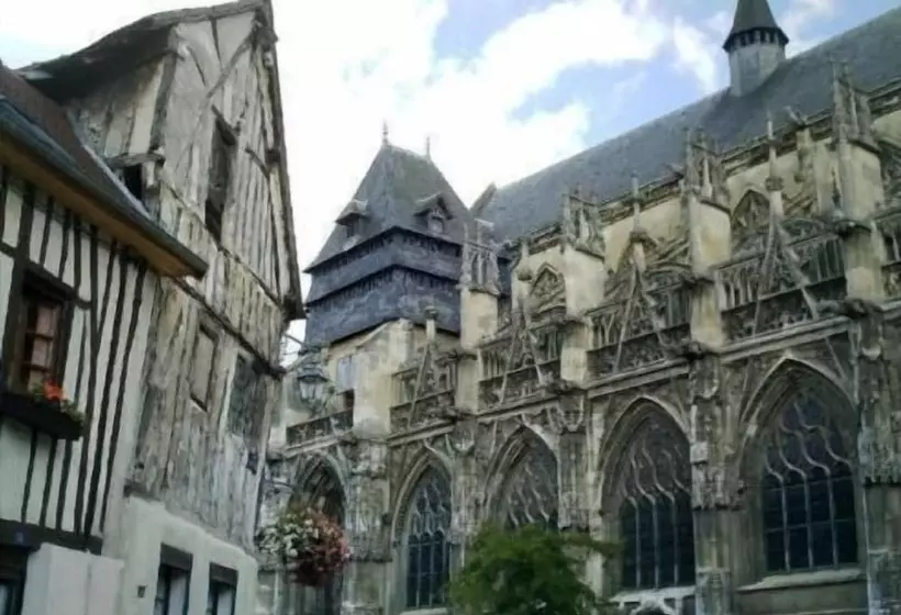 Hotelli De La Tour