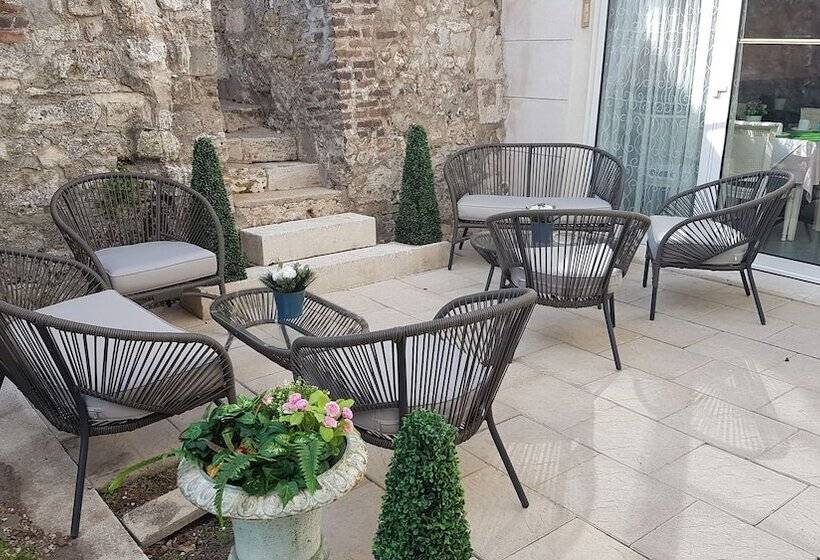 בית מלון כפרי De La Tour