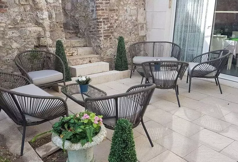Hotelli De La Tour