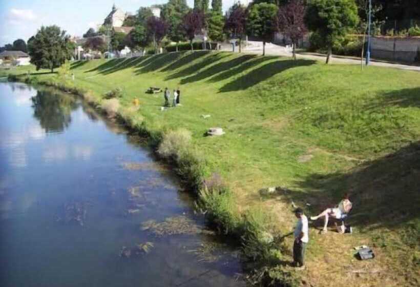 בית מלון כפרי De La Tour