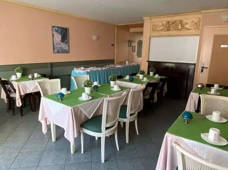 Hotelli De La Tour