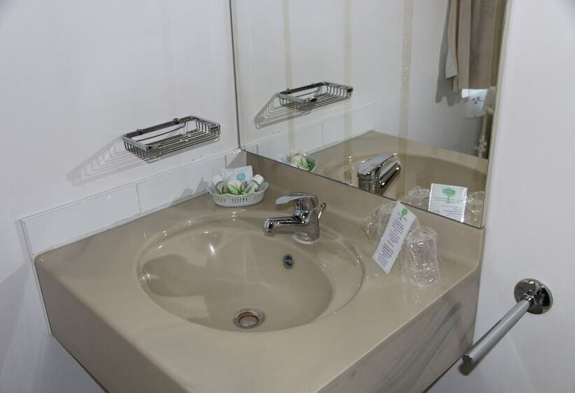 בית מלון כפרי De La Tour