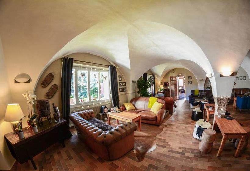 هتل Hôtel La Mayt