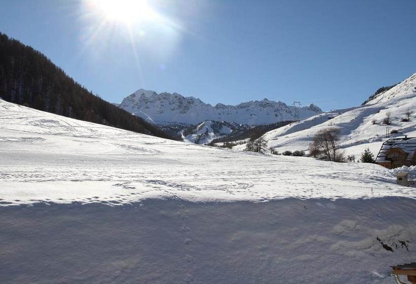 هتل Hôtel La Mayt