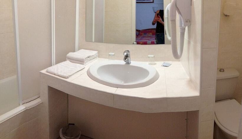 هتل Hôtel Le Magenta