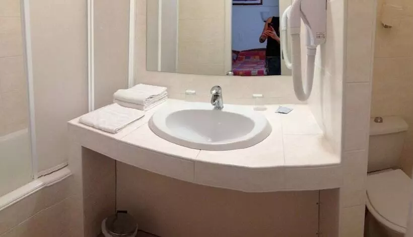 هتل Hôtel Le Magenta