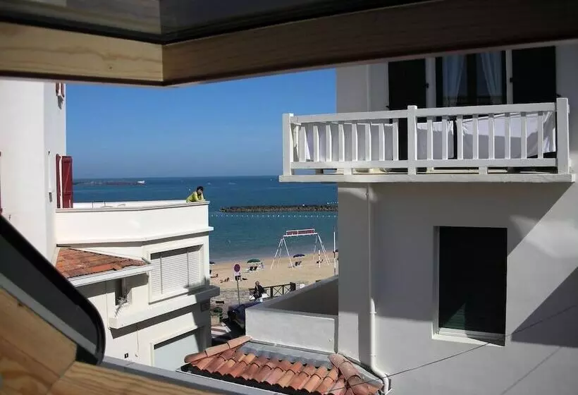 هتل Hôtel Le Magenta