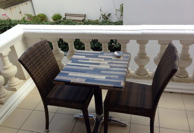 هتل Hôtel Le Magenta