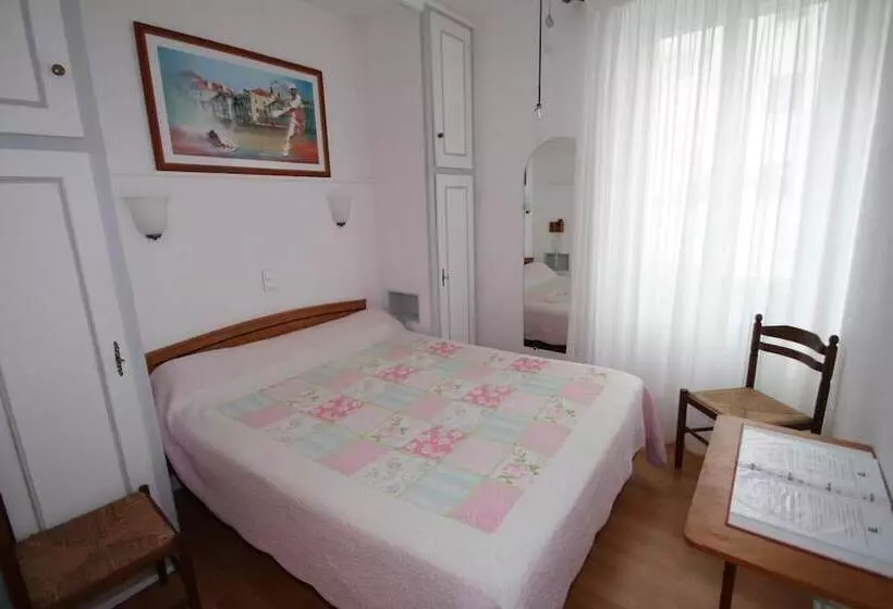 هتل Hôtel Le Magenta