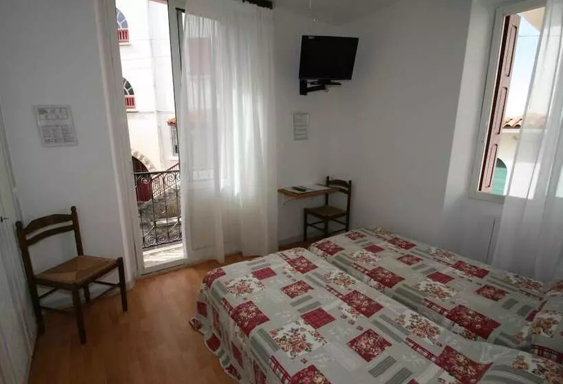 هتل Hôtel Le Magenta