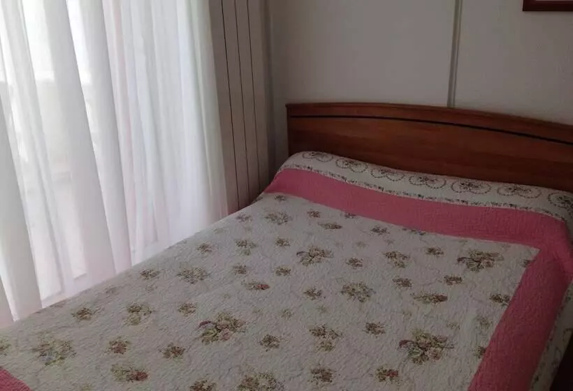 هتل Hôtel Le Magenta