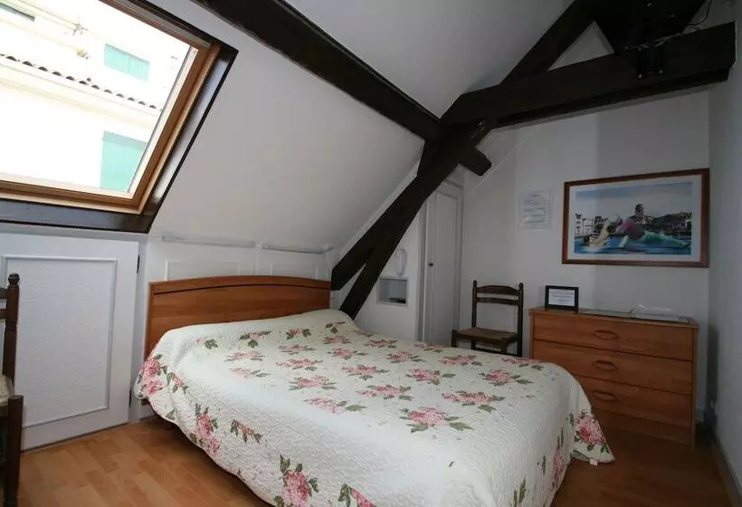 هتل Hôtel Le Magenta