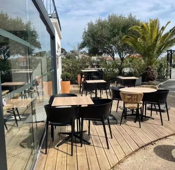 هتل Hôtel Le Martray