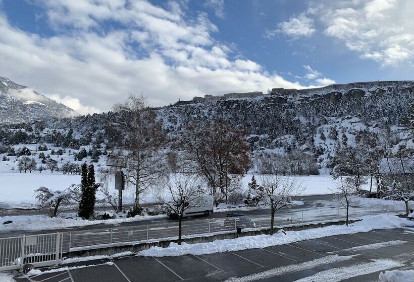 בית מלון כפרי Lacour