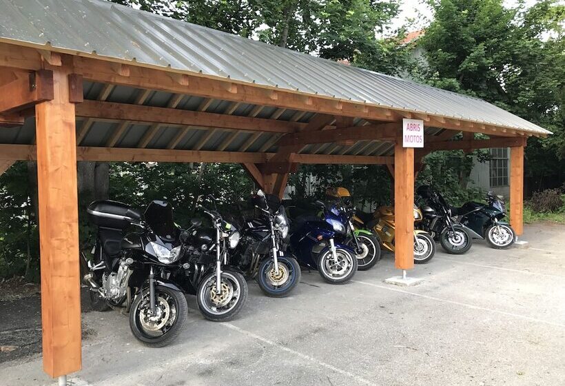 בית מלון כפרי Lacour