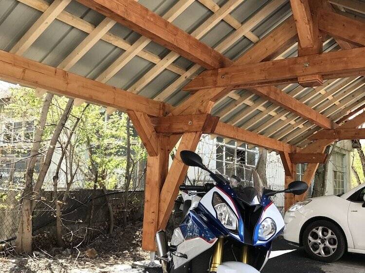 בית מלון כפרי Lacour