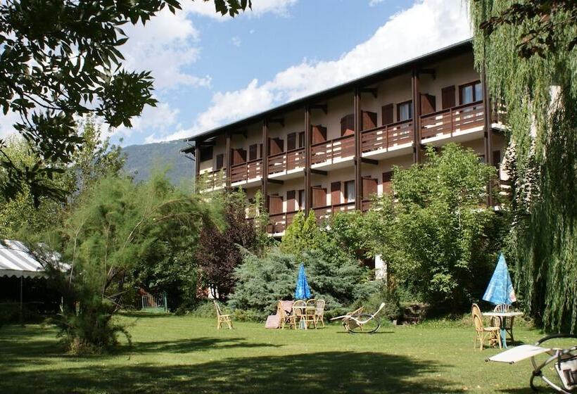 בית מלון כפרי Lacour