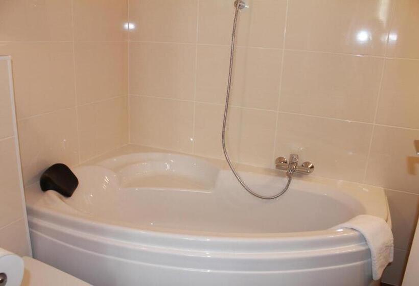 هتل Quic En Groigne